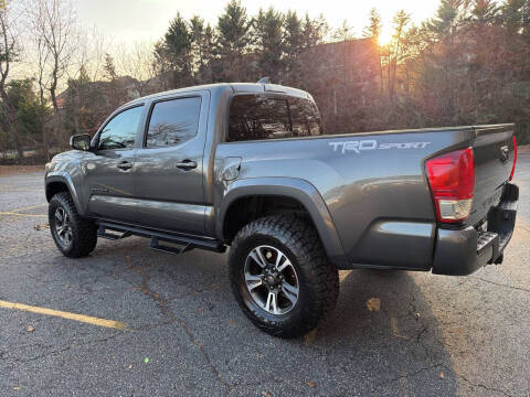 2017 Toyota Tacoma TRD Sport RWD photo