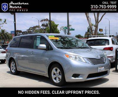 2015 Toyota Sienna LE FWD photo
