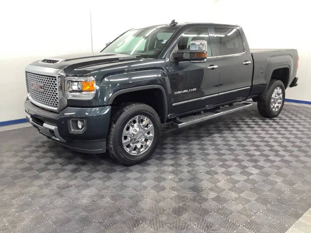 2017 GMC Sierra 2500HD Denali 4WD photo