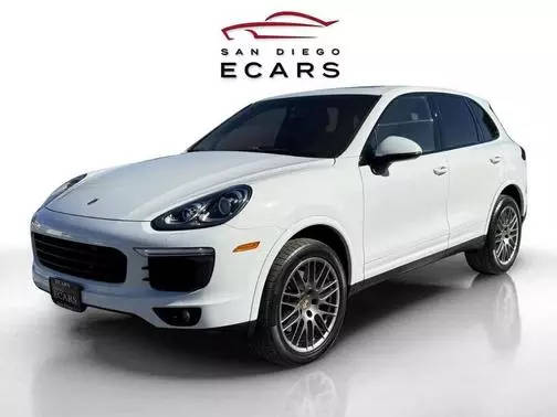 2017 Porsche Cayenne  AWD photo