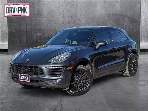 2017 Porsche Macan  AWD photo