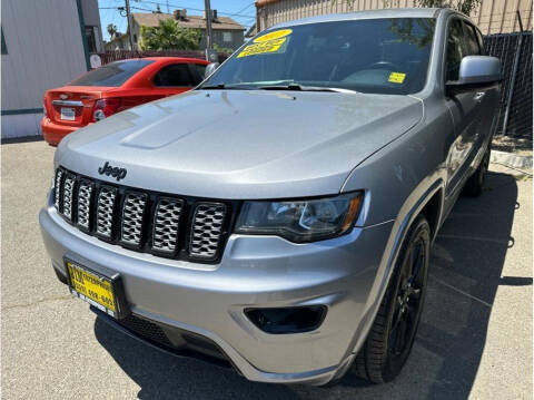 2017 Jeep Grand Cherokee Altitude 4WD photo