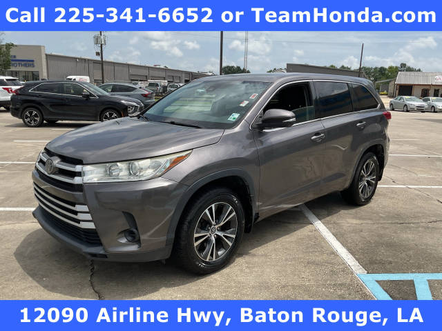 2017 Toyota Highlander LE FWD photo