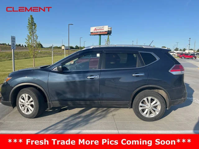 2016 Nissan Rogue SV AWD photo
