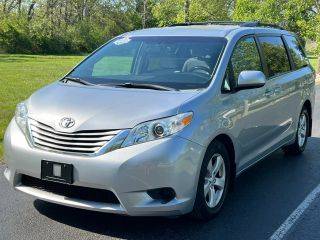 2017 Toyota Sienna LE FWD photo