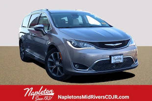 2017 Chrysler Pacifica Minivan Limited FWD photo