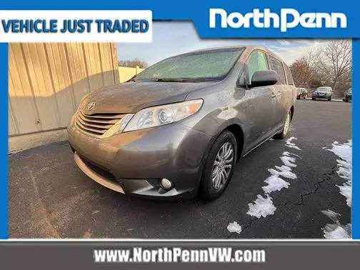 2017 Toyota Sienna XLE Premium FWD photo