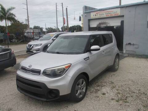2017 Kia Soul Base FWD photo