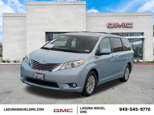 2017 Toyota Sienna XLE FWD photo