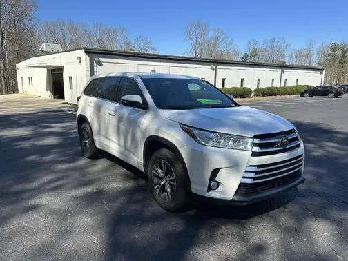 2017 Toyota Highlander LE Plus FWD photo