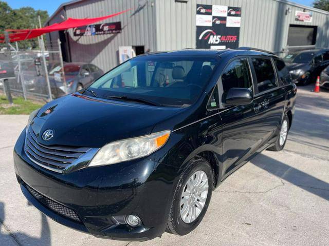 2017 Toyota Sienna XLE Premium FWD photo