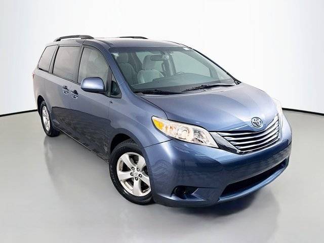 2017 Toyota Sienna LE FWD photo