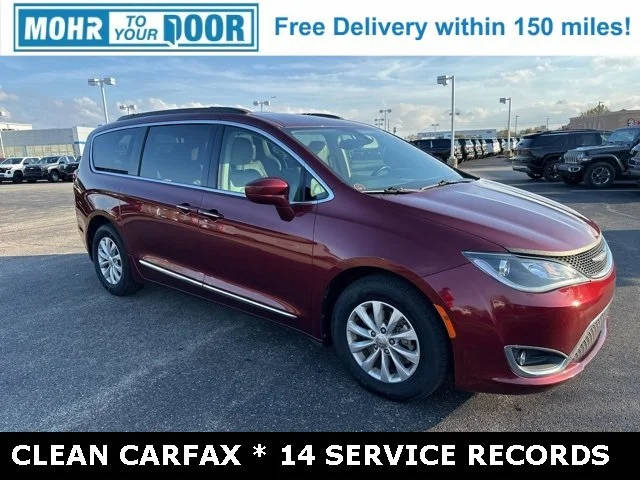 2017 Chrysler Pacifica Minivan Touring-L FWD photo