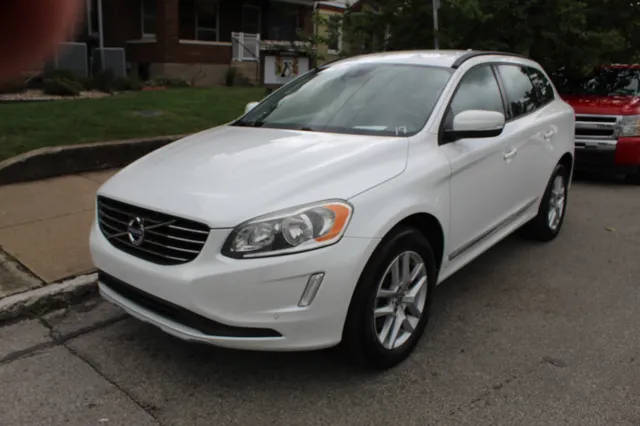 2017 Volvo XC60  FWD photo