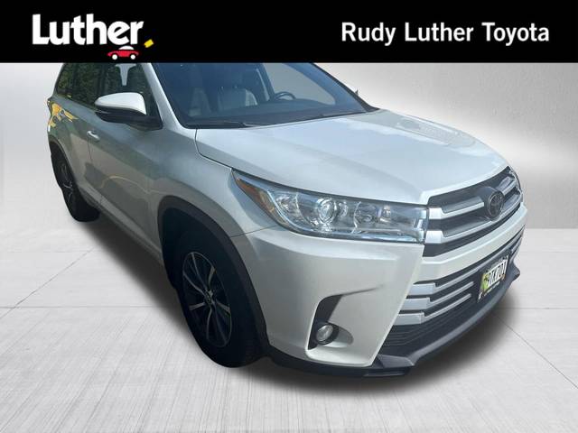 2017 Toyota Highlander XLE AWD photo