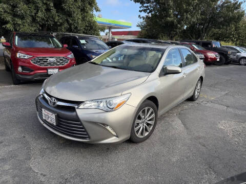 2017 Toyota Camry XLE FWD photo