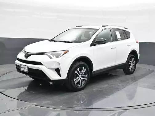 2017 Toyota RAV4 LE FWD photo