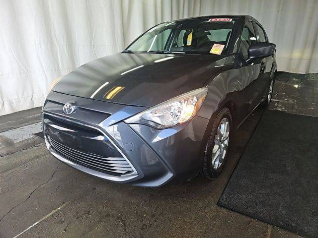 2017 Toyota Yaris FWD photo