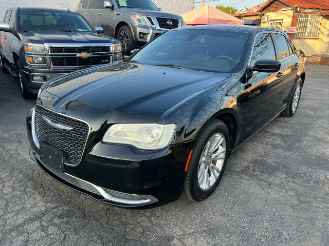 2017 Chrysler 300 Limited RWD photo