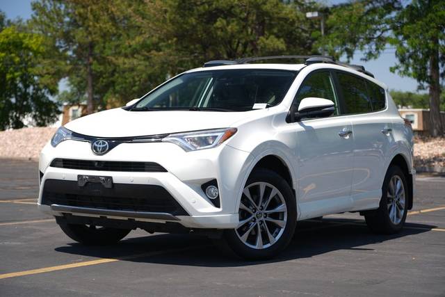 2017 Toyota RAV4 Platinum FWD photo