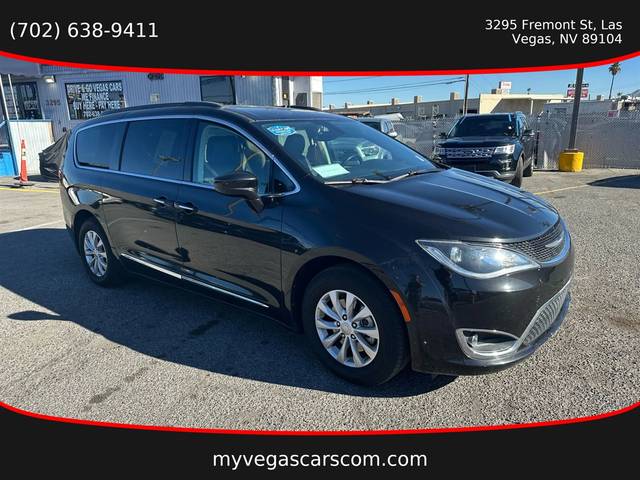 2017 Chrysler Pacifica Minivan Touring-L FWD photo