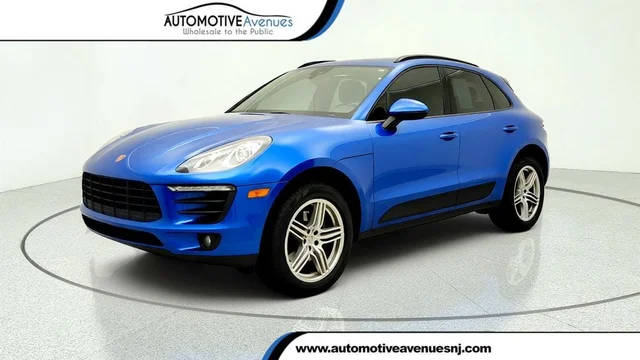 2017 Porsche Macan AWD photo