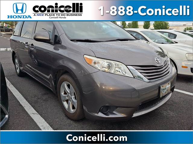 2016 Toyota Sienna LE FWD photo