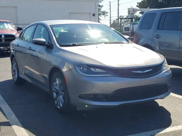 2015 Chrysler 200 S FWD photo