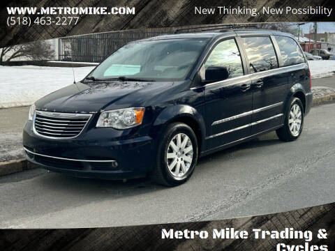 2016 Chrysler Town and Country Touring FWD photo