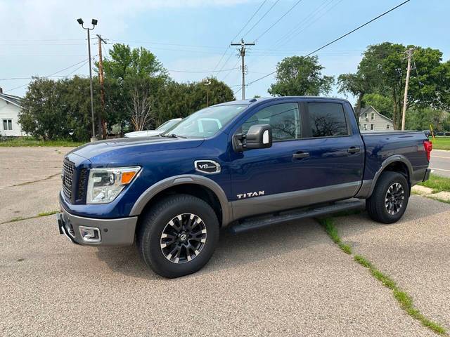 2017 Nissan Titan PRO-4X 4WD photo