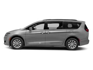 2017 Chrysler Pacifica Minivan Limited FWD photo