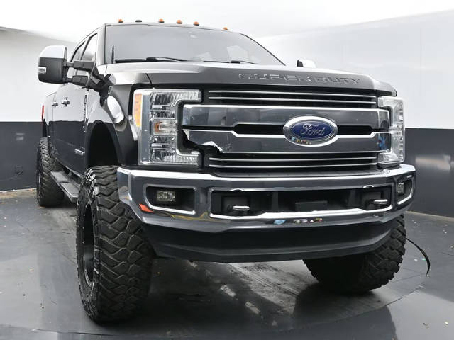 2017 Ford F-250 Super Duty Lariat 4WD photo