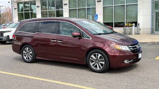 2016 Honda Odyssey Touring FWD photo