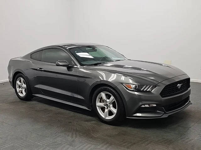 2017 Ford Mustang V6 RWD photo