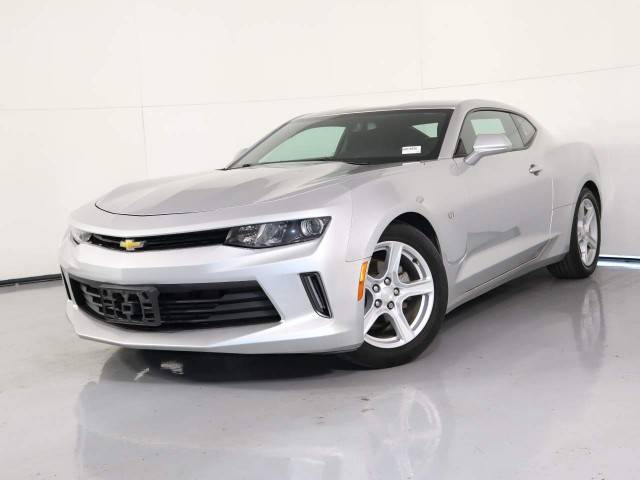 2017 Chevrolet Camaro 1LT RWD photo