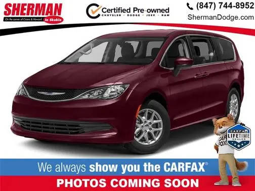 2017 Chrysler Pacifica Minivan Touring FWD photo