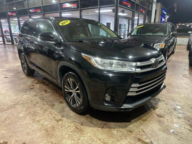 2017 Toyota Highlander LE Plus FWD photo