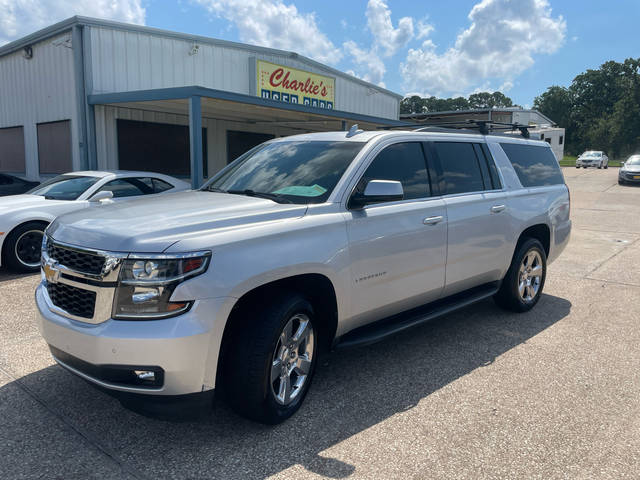 2017 Chevrolet Suburban LT 4WD photo