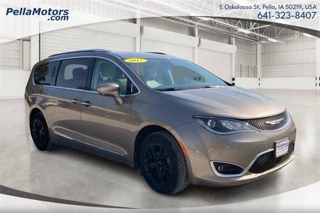 2017 Chrysler Pacifica Minivan Touring-L Plus FWD photo