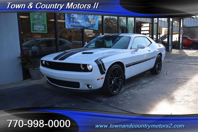 2017 Dodge Challenger SXT RWD photo