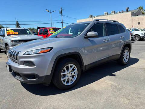 2017 Jeep Cherokee Latitude FWD photo