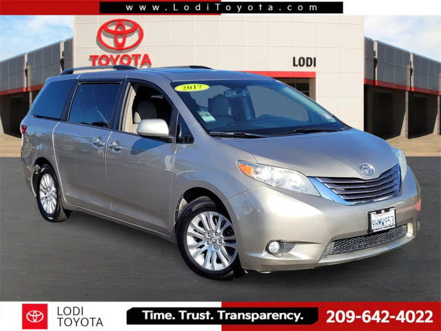 2017 Toyota Sienna XLE FWD photo