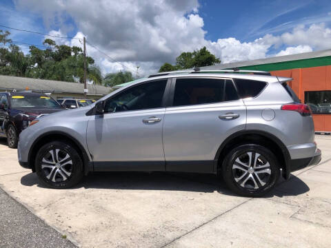 2017 Toyota RAV4 LE FWD photo