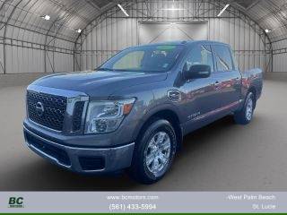 2017 Nissan Titan SV RWD photo