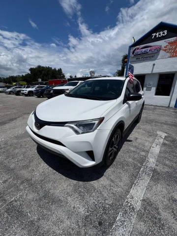 2017 Toyota RAV4 LE FWD photo