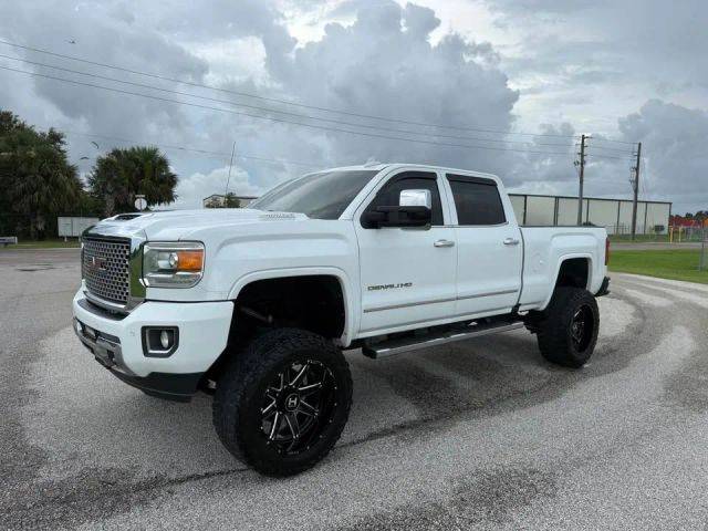 2017 GMC Sierra 2500HD Denali 4WD photo