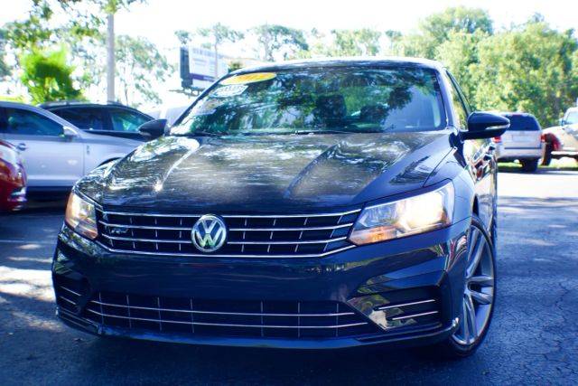 2017 Volkswagen Passat R-Line w/Comfort Pkg FWD photo