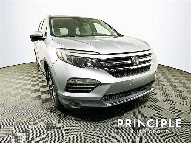 2017 Honda Pilot Touring AWD photo