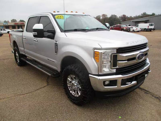 2017 Ford F-250 Super Duty XLT 4WD photo