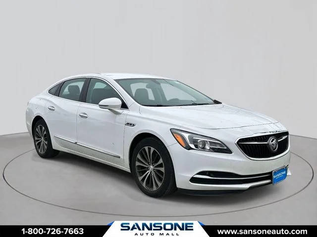 2017 Buick LaCrosse Essence FWD photo